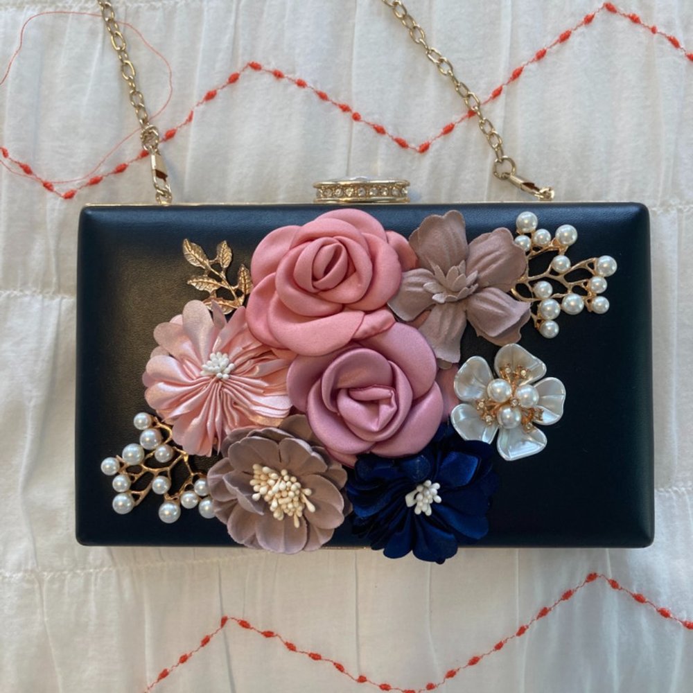 Glamorous black evening clutch!